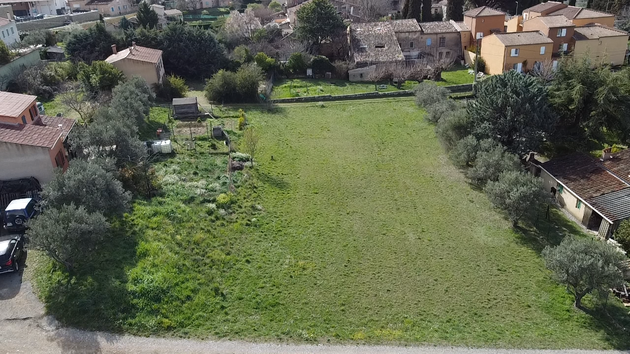 Aups: terrain constructible