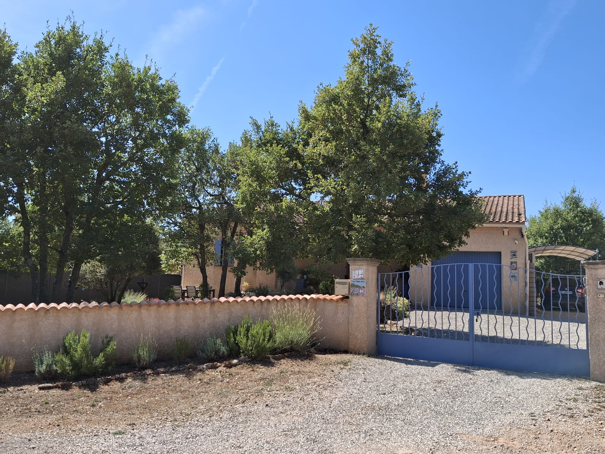 Régusse Villa 104m2 avec piscine, garage et terrain arboré