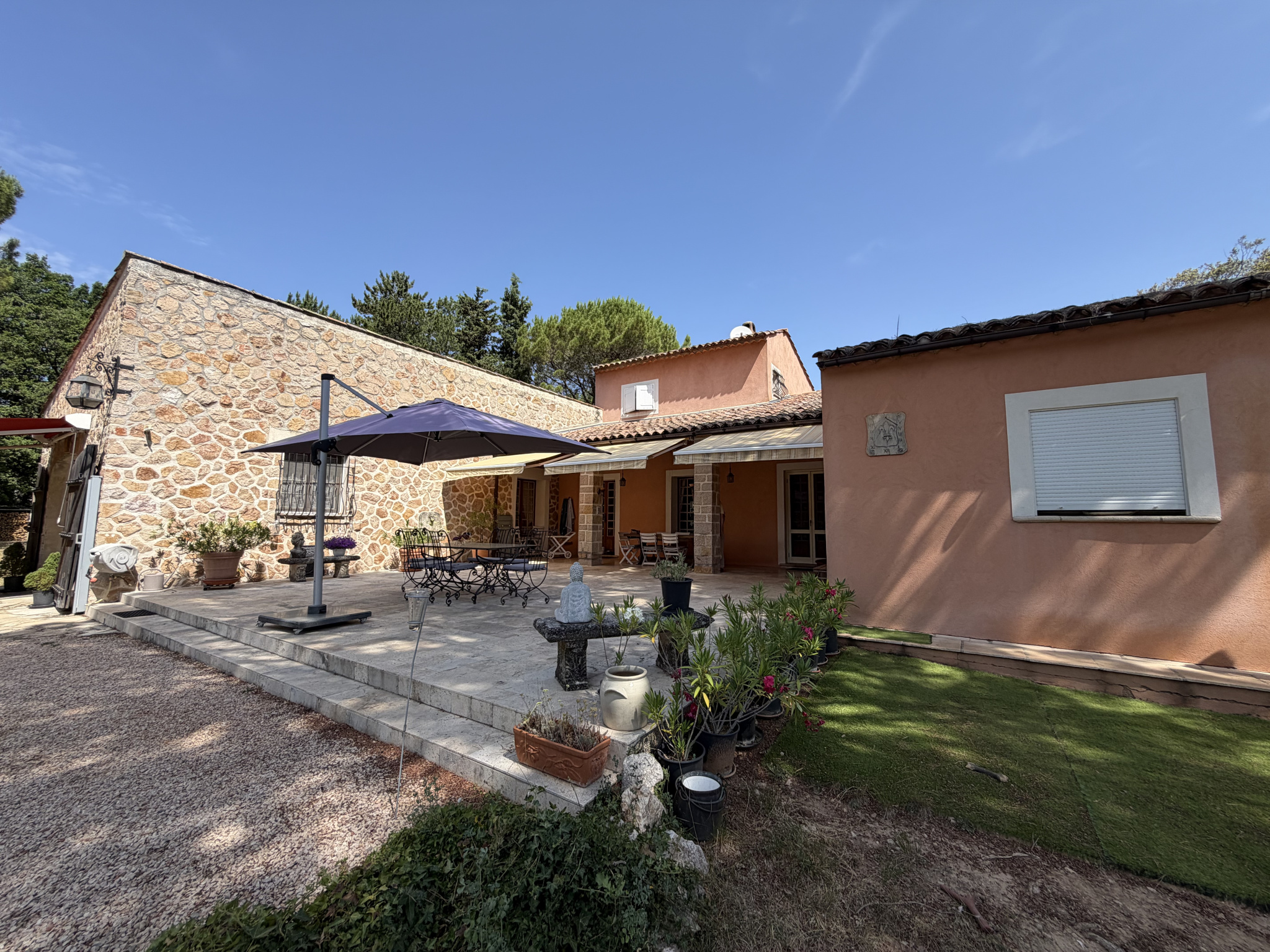 Régusse propriété de 210m2